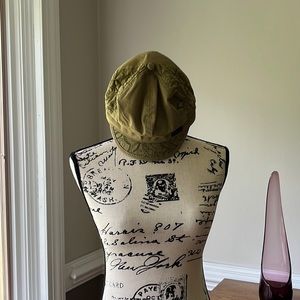 Oakley Pageboy hat in green with stitching. New. Never worn.